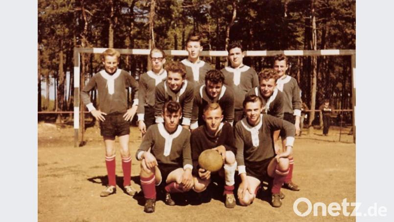 Mitte der 70er-Jahre entstand dieses Bild. Ob es eine Jugend- oder eine Herrenmannschaft zeigt, sind sich die Experten unsicher. Bild: exb