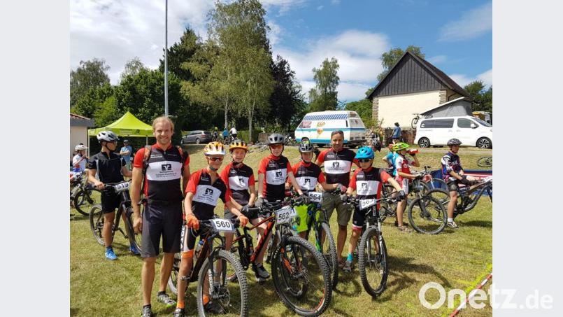 Für die Walter-Höllerer-Realschule in Rappershausen dabei (von links): Lehrer Simon Kohl, Maximilian Lier, Vinzenz Meyer, Maximilian Lingl, Nick Wink, Lehrer Christian Langhans und Valentin Weigl. Bild: lhc
