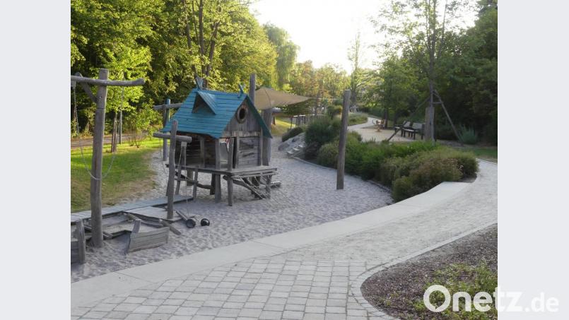 Hier gefährden Glasscherben spielende Kinder. Bild: rn