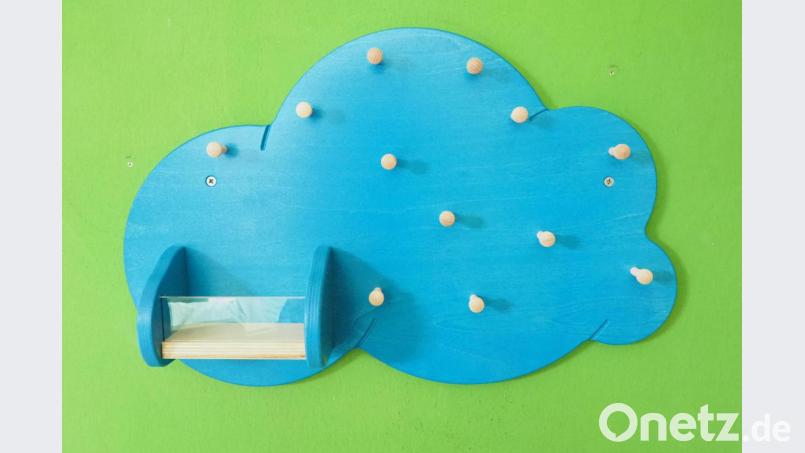 An dieser blauen Wolke dürfen die Kleinsten im Altendorfer Kindergarten ab Herbst ihren Schnuller deponieren. Den richtigen Platz können sie dann mit Hilfe eines Fotos identifizieren. Bild: bl