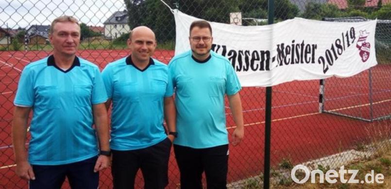 Das Schiedsrichter-Trio des TSV Mehlmeisel: (von links) Stephan Ehlich, Matthias Ehlich und Thomas Schübel. Bild: soj