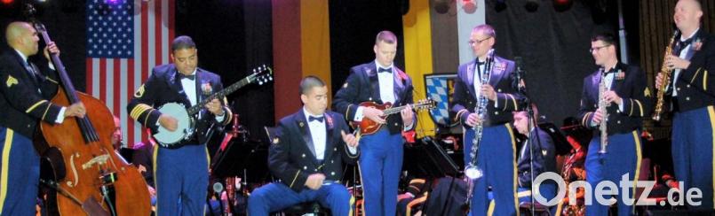 Da die Wetterprognosen nicht gut sind, findet das Konzert der USAREUR-Band nicht am Schönberg statt, sondern in der Stadthalle. Bild: rgr
