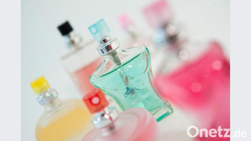 Ein diebisches Pärchen war in Regensburg unterwegs und ließ Parfüm-Fläschchen im Wert von mehreren Hundert Euro mitgehen. Symbolbild: Andrea Warnecke