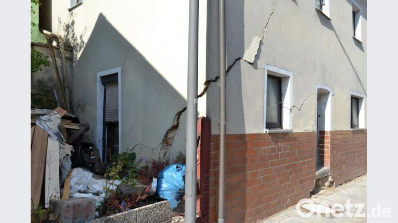 Der immer größer werdende Riss an der Fassade hat jetzt zu gravierenden Konsequenzen geführt. Bild: ll