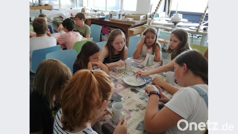 Besuch der Offenen Ganztagsschule am Stiftland-Gymnasium im Porzellanmuseum Mitterteich. Bild: exb