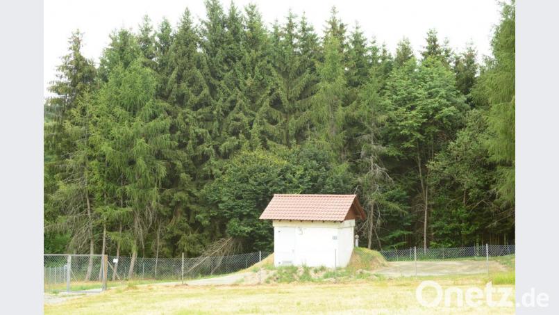 Der Tiefbrunnen I der Wasserversorgung der Stadt Pleystein liefert Trinkwasser das den Vorgaben der Trinkwasserverordnung entspricht. Bild: bey