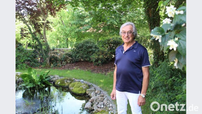 Paul Gierlach in seinem Garten in Winklarn. &quot;Das Leben auf dem Land ist viel gesünder&quot;, findet der Allgemeinarzt. Bild: m