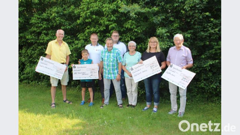 Insgesamt 1600 Euro übergab Johann Dorrer an vier Vereine oder Hilfsorganisationen. Bild: sns