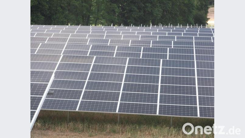 &quot;Grünes Licht&quot; gibt der Püchersreuther Gemeinderat für die Bauvoranfrage einer Freiflächenphotovoltaikanlage in Eppenreuth. Symbolbild: trj