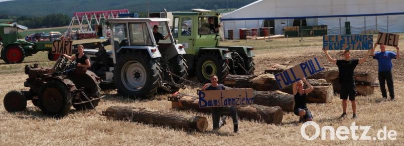 Am Sonntag, 14. Juli, ist beim Feuerwehrjubiläum in Trossau Baumstammziehen angesagt. In mehreren PS-Klassen wetteifern die Fahrer von Oldtimern und hochmodernen Schleppern um die schnellste Zeit und um den Sieg. Bild: exb