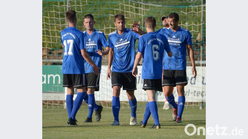 Die SpVgg SV Weiden will im Saisonauftaktspiel gegen den TSV Kareth jubeln und als Sieger vom Platz gehen. Bild: ref