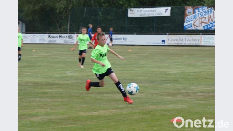 Bei mehreren Fußballturnieren jagten die Nachwuchs-Kicker dem runden Leder hinterher. Bild: sgs