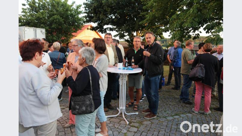 Zeit für Gespräche blieb nach dem Gottesdienst. Bild: ral