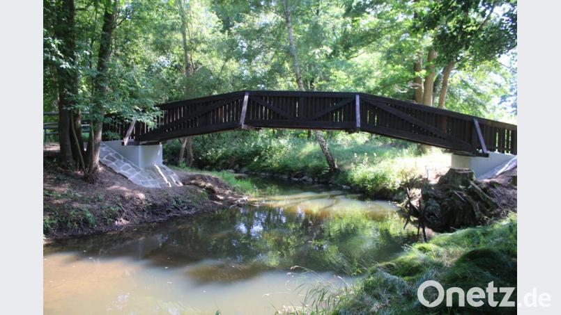 Anlässlich der 60-Jahr Feier der Siedlergemeinschaft St.-Wolfgang wird die Sandfurth-Brücke herausgeputzt. Bild: sne