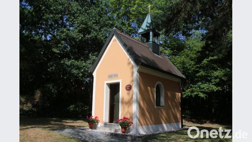 Das alte Kircherl am Rennsteig wird zum 60. Jubiläum der Siedlergemeinschaft hergerichtet. Bild: sne