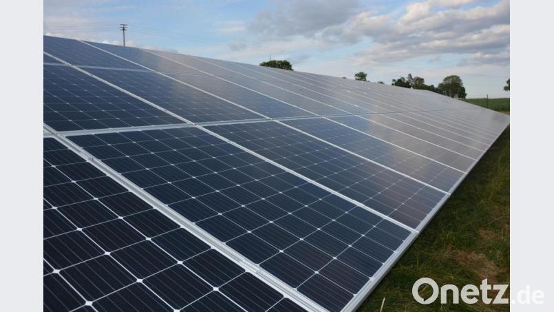 Nach modernsten Gesichtspunkten ist die Photovoltaikanlage bei Lengenfeld errichtet worden. Bild: jr