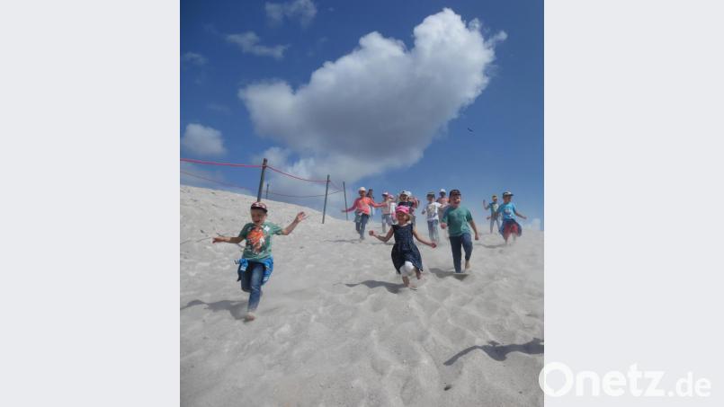 Viel Spaß haben die Vorschulkinder mit ihren Erzieherinnen auf dem Monte Kaolino. Anfang September beginnt für die Mädchen und Buben der Schulalltag, auf den sich die meisten schon freuen. Bild: mez