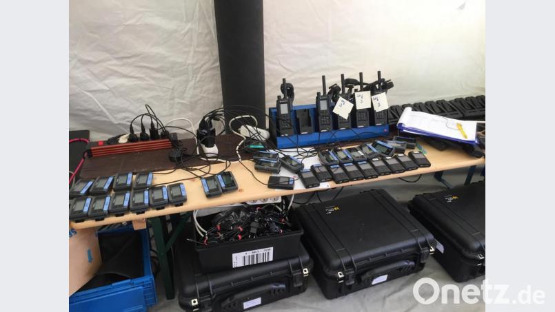 Ohne Funk geht auf dem großen Festival-Gelände nichts. Das BRK testet hier auch neue Digital-Geräte. Bild: Unger, Heike