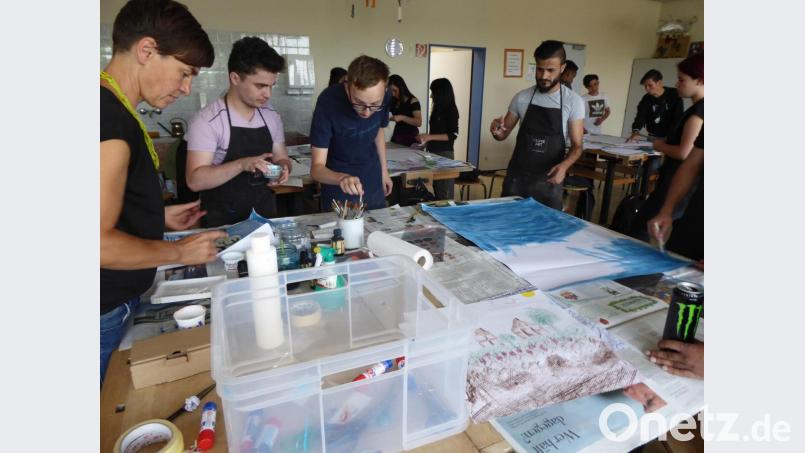 Für die Jugendlichen und jungen Erwachsenen war dieser Projekttag mit Michaela Peter ( links ) ein ganz besonderes Erlebnis. Bild: bba