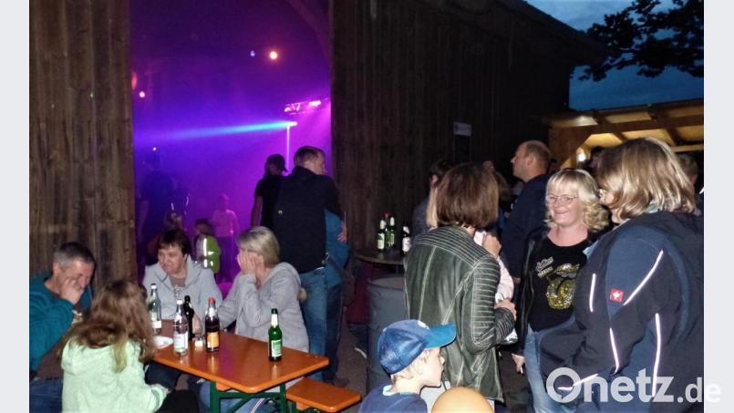 Die Plattenparty des Hüttenclubs Dreiländereck ist ein Magnet für Jung und Alt. Bild: jml