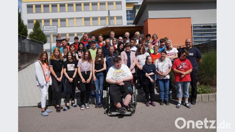 Harmonie und gute Zusammenarbeit waren die Triebfedern des Projekts „Packen wir’s gemeinsam an, jeder so gut wie er kann“ zwischen der Doktor-Eisenbarth-Mittelschule und den Oberviechtacher Werkstätten. Bild: weu