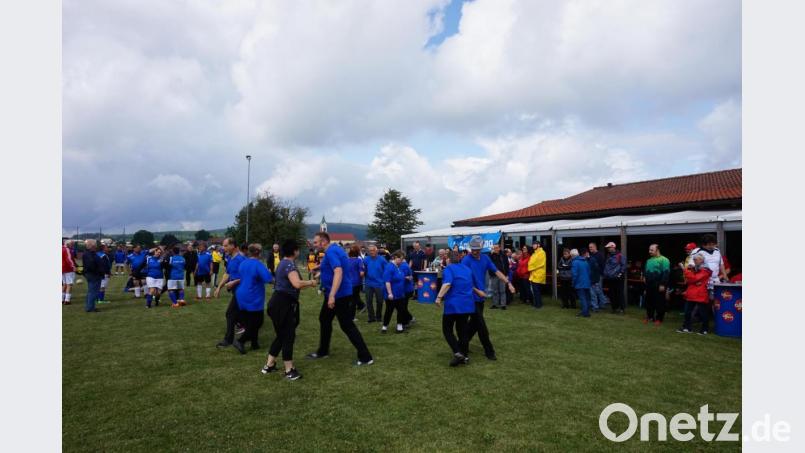 Das Highlight war der Auftritt der Tanzgruppe der Lebenshilfe Marktredwitz. Sie führte drei Tänze samt Zugabe auf. Das Publikum machte fleißig mit. 	Bild: eib Bild: eib