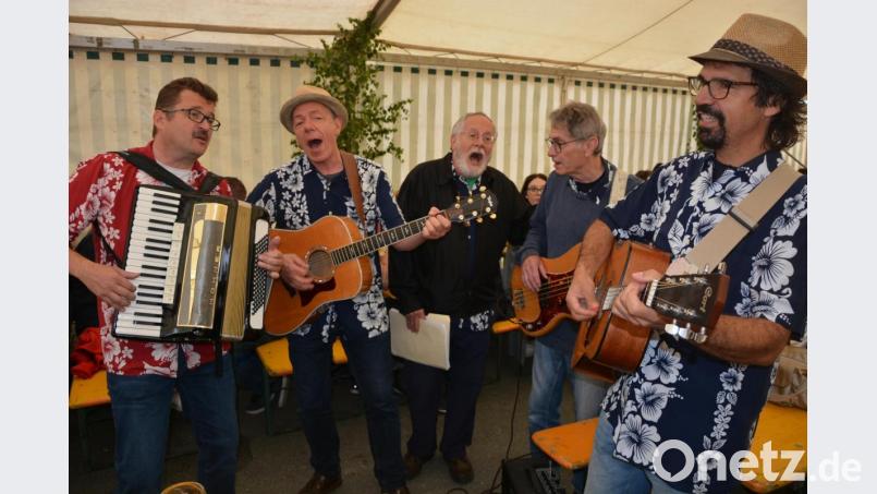 Am Sonntagvormittag spielten die „Scheinheiligen“ aus Marktredwitz zum Frühschoppen auf. Bild: jr