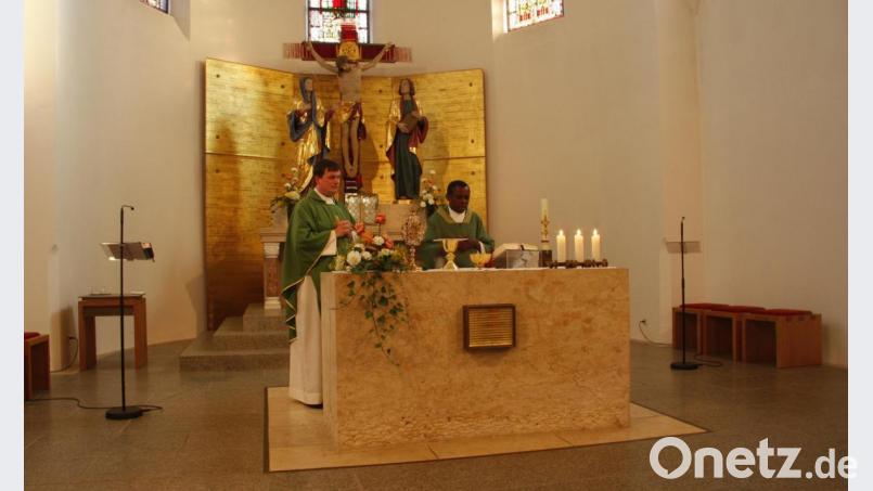 Den Mittwochabend-Gottesdienst gestalteten die scheidenden Pfarrer miteinander, um sich auch gemeinsam zu verabschieden. Bild: wro