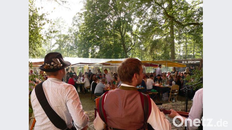 Das Koppelbergfest des Oberpfälzer Waldvereins ist trotz des wechselhaften Wetters ein Erfolg. Bild: mh