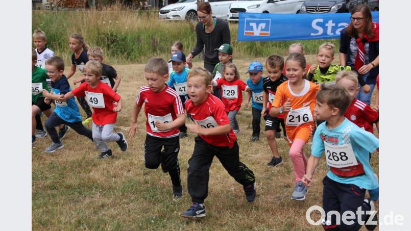 Volle Power vom Start weg: die 35 Bambini. Bild: kro
