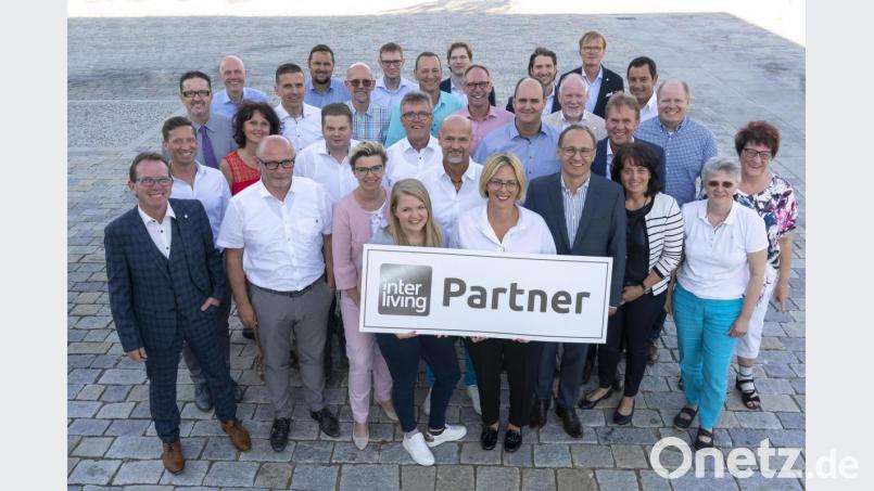 Zu einer Tagung in Tirschenreuth trafen sich zahlreiche Vertreter von Möbelhäusern des „Interliving“-Verbundes aus ganz Deutschland. Bild: exb