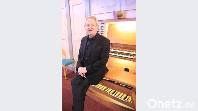 Norbert Düchtel begleitete den Chor an der Orgel. Bild: kmo