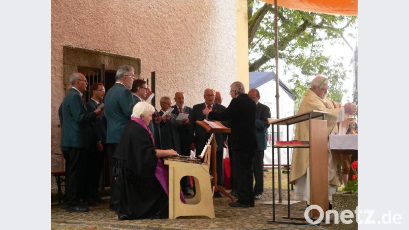 Das Koppelbergfest des Oberpfälzer Waldvereins ist trotz des wechselhaften Wetters ein Erfolg. Bild: mh