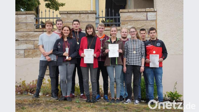 Bei der Jugend holte sich das Team aus Holzhammer den Pokal. Das Bild zeigt die erfolgreichen Teilnehmer. Bild: exb