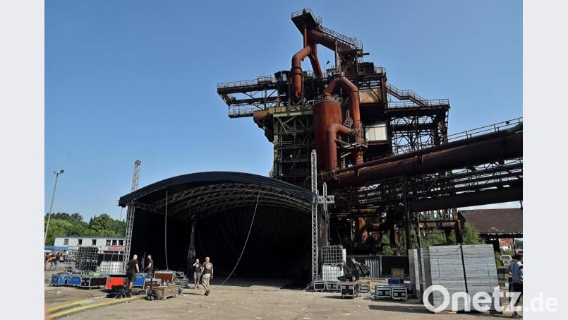 Die Festival-Bühne verschwindet, der Hochofen bleibt. Bild: ANDREAS ROYER