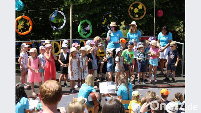 &quot;Danke für die schöne Zeit&quot;, so lautet das Motto beim Sommerfest des Kinderhauses St. Elisabeth. Dank des motivierten Personals, des ideenreichen Elternbeirats und der engagierten Eltern wird die Veranstaltung zu einem großartigen Familienfest. Bild: lep