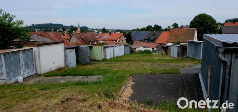 Es wurde Zeit: Die alten Garagen werden erneuert. Bild: le