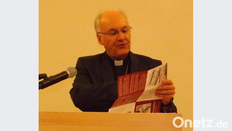 Bischof Rudolf Voderholzer referiert eindrucksvoll über das Leben des Fritz Gerlich, der sich standhaft gegen das NS-Regime gestellt hat. Bild: trj