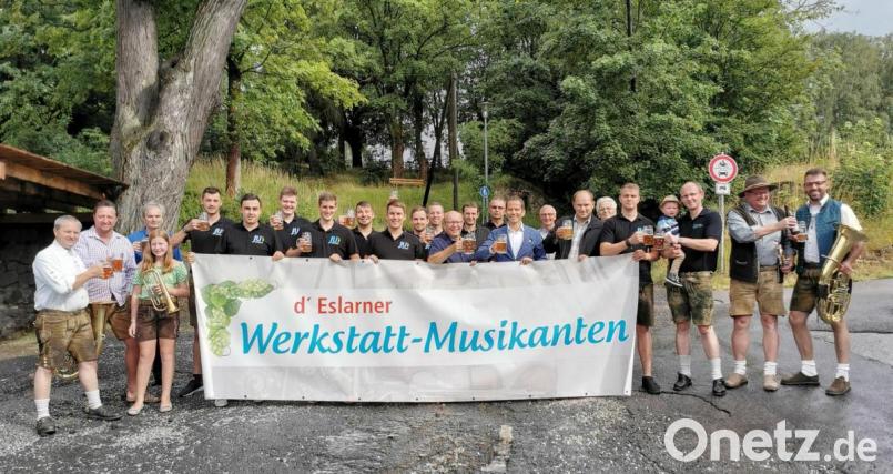 Die Werkstattmusikanten und die Mitglieder der CSU und JU um Bundestagsabgeordneten Albert Rupprecht laden zum Fest auf dem Schlossberg. Bild: gz