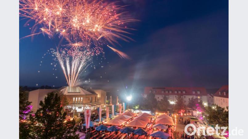 Weithin sichtbar war das Feuerwerk, das am Sonntag das Bürgerfest in Wiesau krönte. Bild: dtr