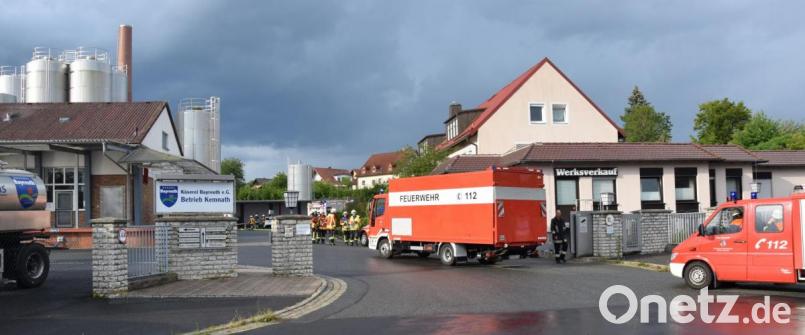 113 Einsatzkräfte von Feuerwehr und Rotem Kreuz übten den Ernstfall auf dem Betriebsgelände des &quot;Kemnather Milchhofes&quot;. Bild: mde