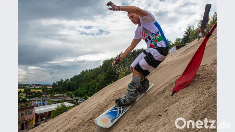 Johannes Pfab gewinnt den diesjährigen Parallelslalom beim Sandspirit Bild: chl