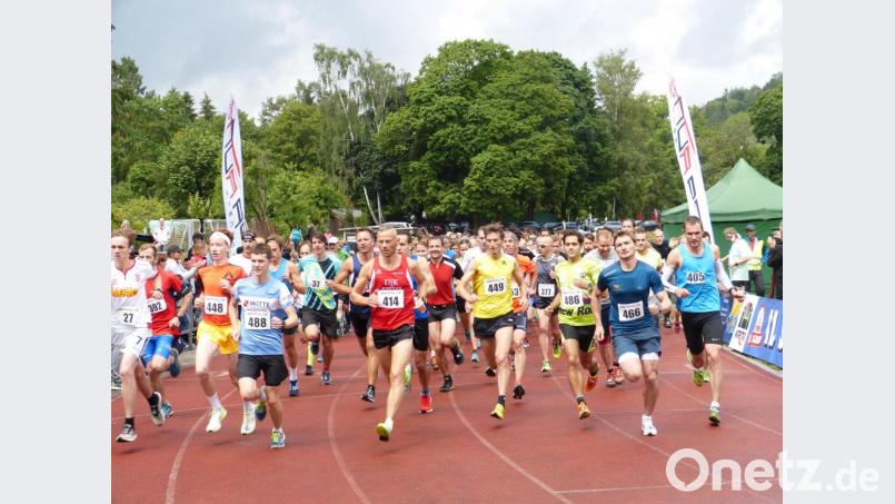 Der OVL-Cup machte erstmals in Marienbad Station. Nach Klängen zur "Moldau" machte sich das Hauptfeld auf den Weg. Bild: kro