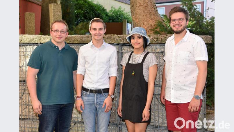 Die vier Vorstandsvorsitzenden Lucas Weigl von der JU, Sascha Anton von den Jungen Liberalen, Immanuella Leo von der Linksjugend und Simon Grajer von den Jusos (von links). Bild: exb/Johanna Henning