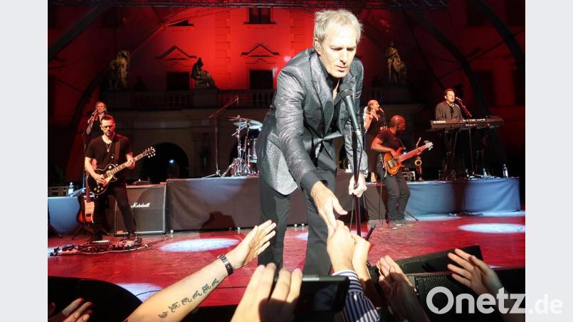 Michael Bolton für die Fans zum Greifen nah. Bild: Kunz