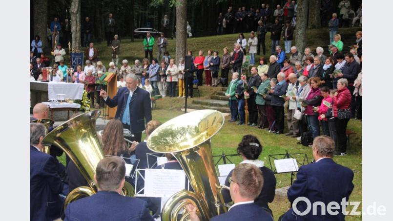 Die &quot;Grenzlandbuam&quot; Bärnau intonierten beim Wallfahrtsgottesdienst an der Steinbergkirche die Hadyn-Messe. Bild: kro