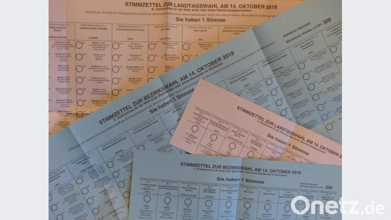 Die vier Stimmzettel für die Landtags- und Bezirkswahl 2018 im Stimmkreis Weiden. Bild: Thomas Schaller