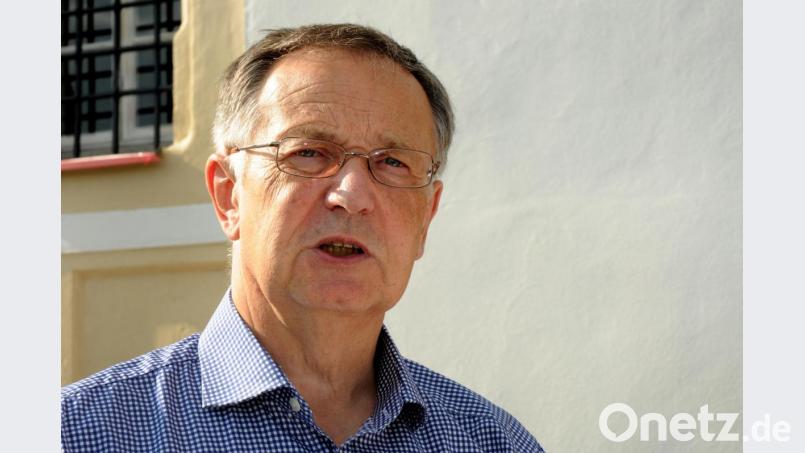 „Ich halte nichts von Schließungen. Das ist ein Wert, den es zu erhalten gilt&quot;, sagt Harald Knerer-Brütting, der städtische Referent für Jugend, Senioren und Soziales, über die Amberger Friedhöfe. Bild: Stephan Huber