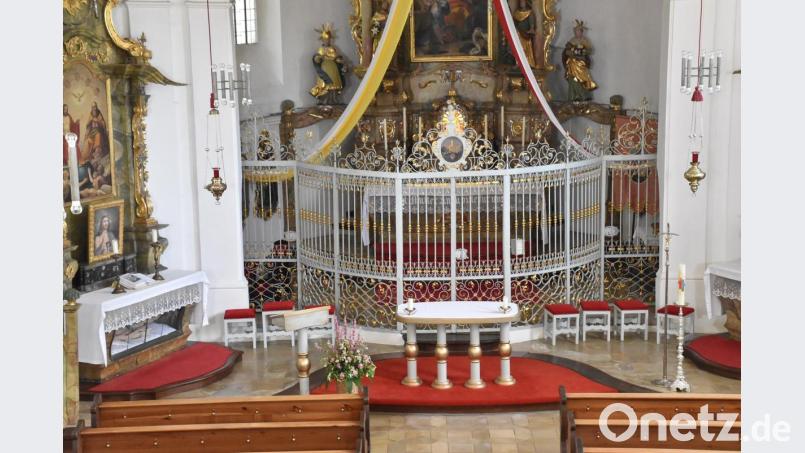 Im gesicherten Bereich des Hochaltars wird der Grund für die Wallfahrt aufbewahrt: das Gnadenbild St. Anna Selbdritt. Bild: Andreas Royer