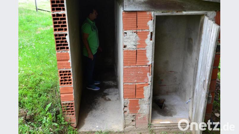 Rechts die Toilette der Schule. Bild: exb